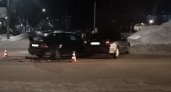  В Кирово-Чепецке на проспекте Мира столкнулись две иномарки: есть пострадавшие