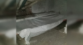 Установили ванну под протечкой: на Мира, 7 в Кирово-Чепецке крышу чинят больше полугода