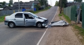 В Кирово-Чепецке водитель Renault Logan протаранил забор и получил травмы