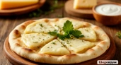 Всего стакан молока и немного сыра — а на выходе пышная лепешка "Мчади" к чаю: домашние требуют готовить ее каждый день