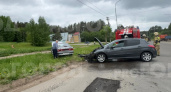 В Кирово-Чепецке на улице Сосновой в жестком столкновении сошлись ВАЗ и Peugeot