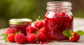 Лето в банке: как сварить клубничное варенье, не добавляя сахар