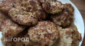 Чтобы котлеты таяли во рту как снежинки, бабуля научила добавлять в фарш особый ингредиент: теперь готовлю только так
