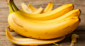 Банановую кожуру посыпаю солью — весь май не нарадуюсь своей смекалке: лучший лайфхак для лентяев