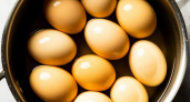 Повар дал окончательный ответ: в какую воду класть яйца для варки - в холодную или горячую