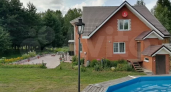 В Кирово-Чепецком районе продают двухэтажный дом с террасой и бассейном