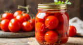 Это наши любимые помидоры на зиму. Вкус невероятный: мариную не по правилам
