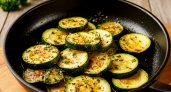 Раньше не догадывалась: эти 2 продукта делают кабачки нереально вкусными