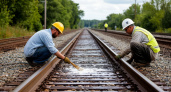 Зачем железнодорожники красят некоторые шпалы в белый цвет?