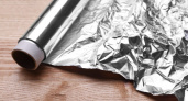 Фольга: скромный рулон с неожиданными возможностями — как использовать алюминиевую плёнку в кухне и быту