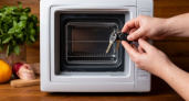 Зачем водители, приходя домой, кладут ключи от автомобиля в микроволновку