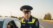 Инспекторы ГИБДД быстро отпускают тех водителей, которые молча передают документы. Вот почему они это делают