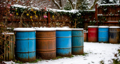 Что сделать, чтобы полные воды бочки не треснули зимой - советы опытного дачника