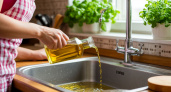 Уходя из дома, всегда заливаю подсолнечное масло в раковину - подруга дала интересный совет