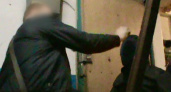 В Радужном мужчина избил соседку в общежитии