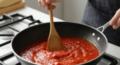 Обязательно ли обжаривать томатную пасту: ошибка, которая губит вкус блюда - поварские секреты