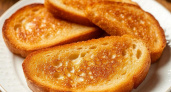 Гренки на сковороде: вместо молока в яйца добавляю другой продукт - получается интересный вкус