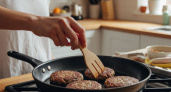 Котлеты, которые все принимают за ресторанные: готовлю их всего из двух продуктов