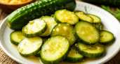 Не готовила ничего проще и вкуснее, чем эту закуска из соленых огурчиков. Все домашние уплетают до последнего кусочка