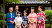 Как встречают гостей японки. В гостях у известной в Японии семьи