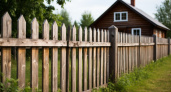 Профлист больше не в почете - вот из чего сейчас делают заборы: 5 классных альтернатив