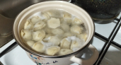 Никогда не ела таких вкусных пельменей, а ведь это просто дешевый магазинный полуфабрикат — делюсь секретом
