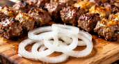 Узнала рецепт маринованного лука в шашлычной Адлера - вкус такой, что пальчики оближешь. Вкуснее мяса