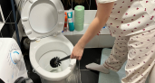 Как я отмываю унитаз до белизны за 10 минут: беру копеечное средство, которое уже есть у вас дома