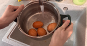 Нужно ли мыть куриные яйца: ошибка, которую делает почти каждый на кухне