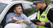 3 фразы инспектору ДПС, после которых разговор почти всегда начинает работать против самого водителя