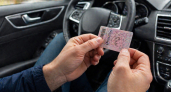 Водительские права в 2026 году снова станут проблемой для тысяч водителей: кому уже пора готовить замену?