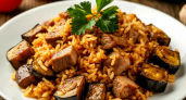 Можно без мяса, можно с любым: нежный и аппетитный плов с баклажанами на сковороде за 40 минут без строгих правил