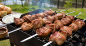 Сочный шашлык без тяжёлого маринада: как выбрать мясо, выдержать лук и поймать ровный жар, чтобы куски не высохли на мангале