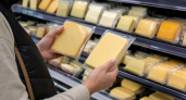 Настоящий сыр и сырный продукт легко перепутать: 5 строк в составе, после которых товар лучше оставить на полке