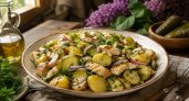 Что приготовить на 9 мая: тёплый картофельный салат с курицей, зеленью и огурцами – сытно, просто и без тяжёлого майонеза