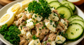 С варёной картошечкой и огурчиком: салат с сайрой из нашего советского детства, который я до сих пор ставлю на стол поближе к себе