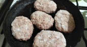 Фарш нельзя вымешивать руками: 5 ошибок, из-за которых котлетки превращают в подошву - запомните раз и навсегда