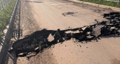 В Кирово-Чепецке огромный провал на дороге остановил движение по одной из улиц