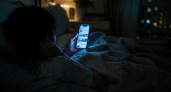 Социальные сети вместо отдыха: почему просмотр «ленты» по вечерам усиливает усталость, мешает восстановить силы и нарушает сон