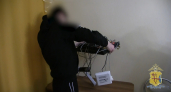 В Кирове омоновцы вскрыли дверь юного пособника мошенников с сотнями сим-карт