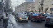 Паркуюсь как "профи" - за 5 см до бордюра: 2 ориентира, которые уберегут бампер от сколов и царапин