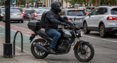 Мотоцикл не для скорости, а чтобы сбежать от пробок: почему лёгкие байки снова становятся транспортом, а не «игрушкой»