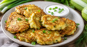 Все лето готовлю только так: кабачковые оладьи с мясом получаются настолько вкусными, что исчезают за минуты