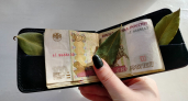 Почему нужно класть лаврушку в кошелёк: старинная примета, которая работает до сих пор