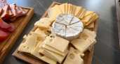 Вкус мыла и липкая корка появляются неслучайно: как за 1 минуту отличить настоящий сыр от сырного продукта