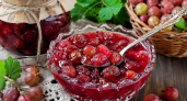 Из простецкого крыжовника варю "Царское" варенье со вкусом вишни: гости не могут отгадать из чего оно