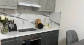 Эта белая горсть с кухни способна растопить жирный налет: простой способ вернуть фасадам чистоту