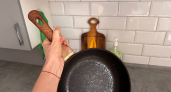 Зачем на самом деле нужна дырка в ручке сковороды - не для крючка. Удивитесь, когда узнаете