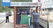 В Кирово-Чепецке у одного из заводов устанавливают новый остановочный павильон