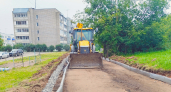 На одной из улиц Кирово-Чепецка продолжают ремонтировать тротуар